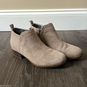Tom’s Tan Suede Booties size 7